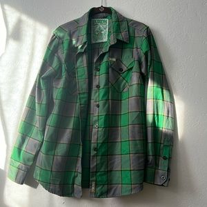 Womens Dixxon Flannel large “Auld Pub”